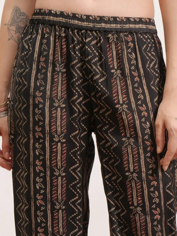  Vishudh Women Black Printed Kurta Sets