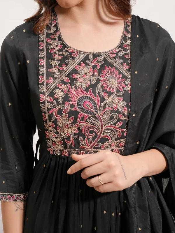  Vishudh Women Black Embroidered Kurta Sets