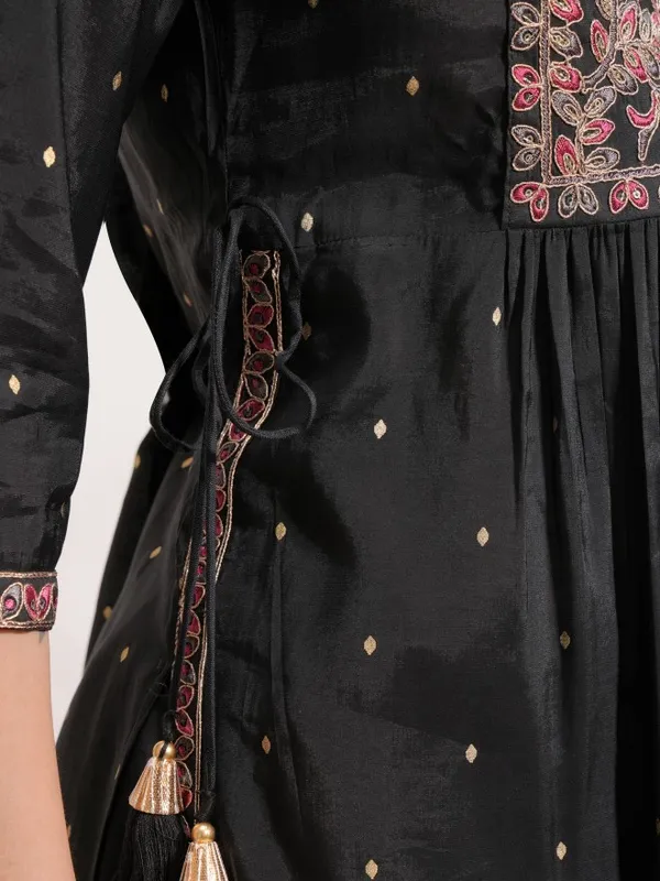  Vishudh Women Black Embroidered Kurta Sets