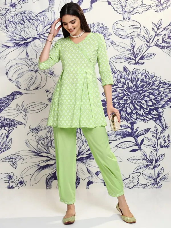 Vishudh Women Green Tunic With Trouser