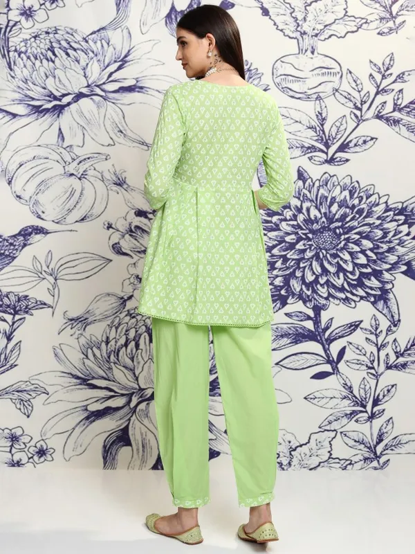 Vishudh Women Green Tunic With Trouser