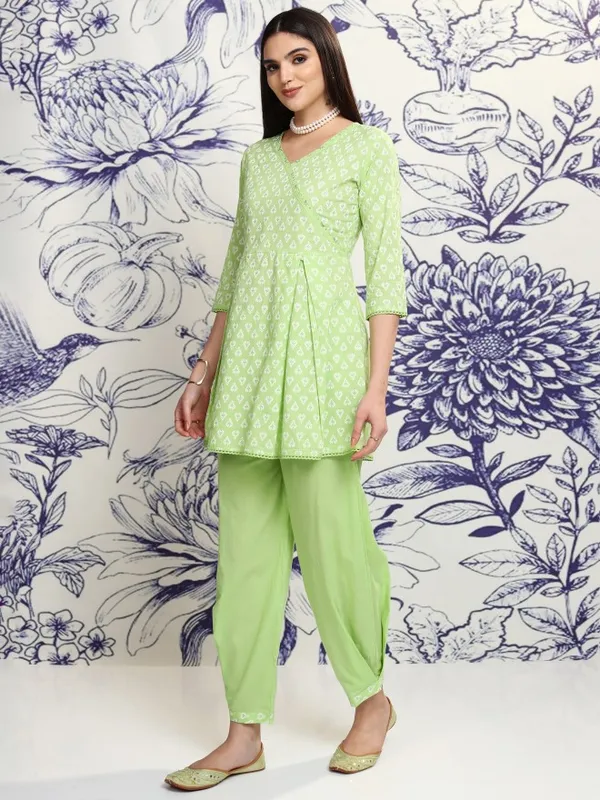 Vishudh Women Green Tunic With Trouser