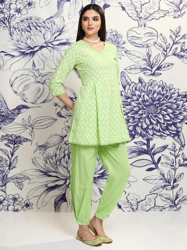 Vishudh Women Green Tunic With Trouser