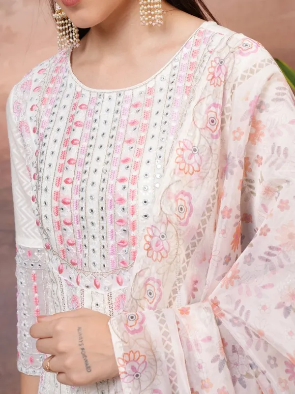 Women Kurta With Trousers & Dupatta