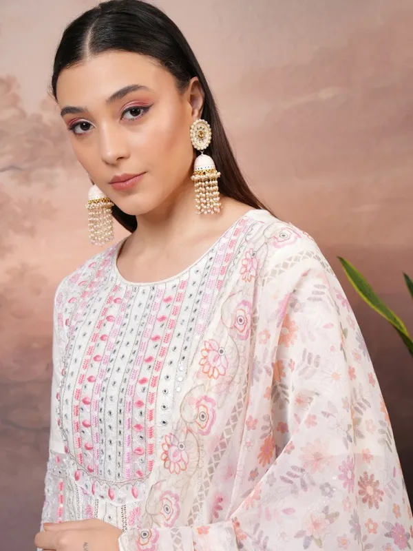 Women Kurta With Trousers & Dupatta