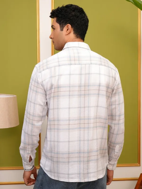 Locomotive Premium Men White Checked Relaxed Fit Casual Shirt