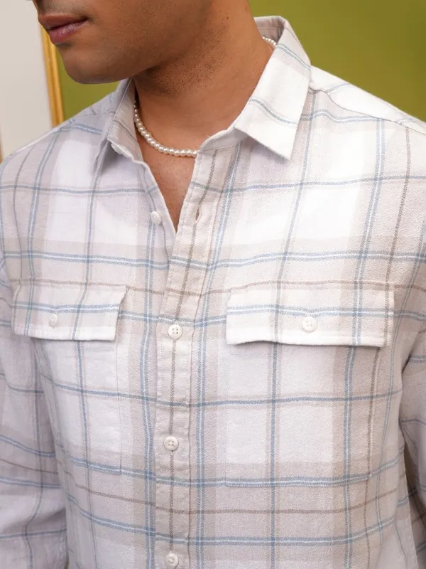 Locomotive Premium Men White Checked Relaxed Fit Casual Shirt