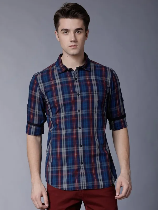  Highlander Men Navy Blue Checked Slim Fit Casual Shirts