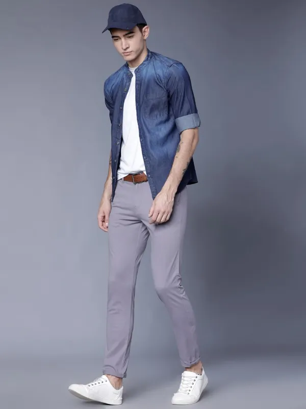  Highlander Men Grey Slim Fit Solid Casual Trousers