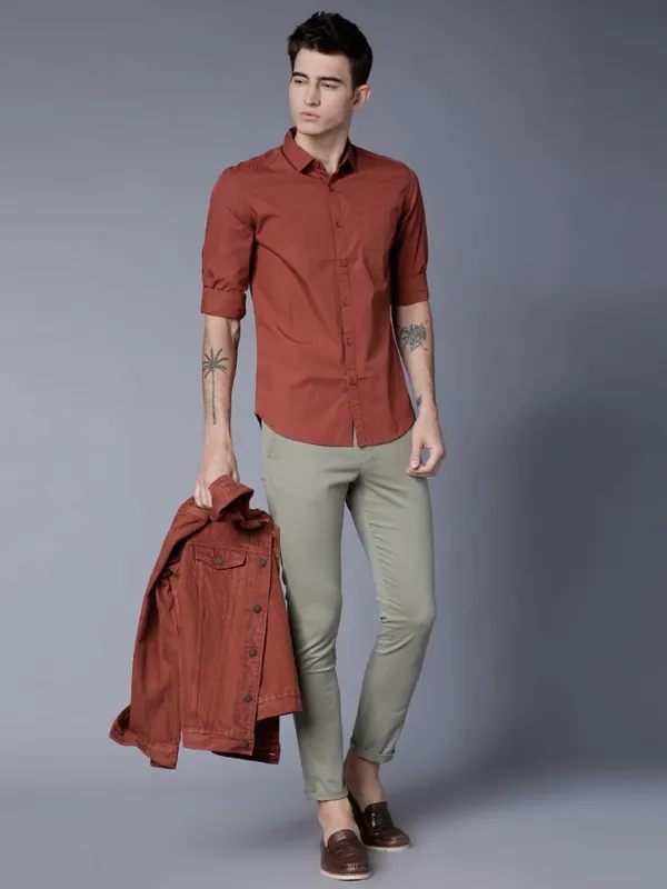  Highlander Men Green Slim Fit Solid Casual Trousers