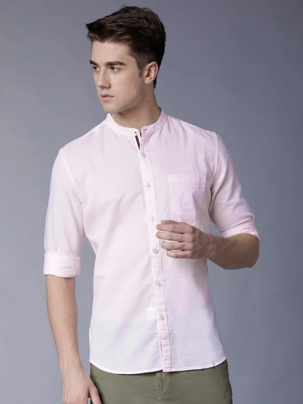  Highlander Men Pink Solid Slim Fit Casual Shirts