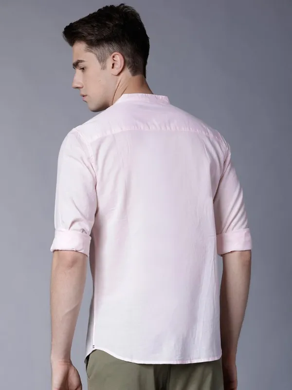  Highlander Men Pink Solid Slim Fit Casual Shirts