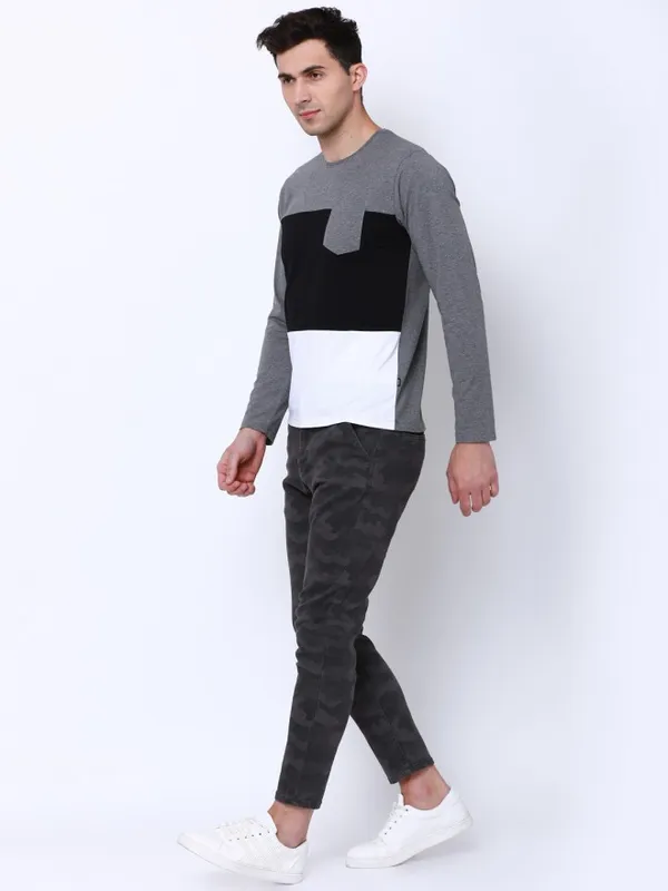  Highlander Men Grey Colourblocked Round Neck T-Shirts