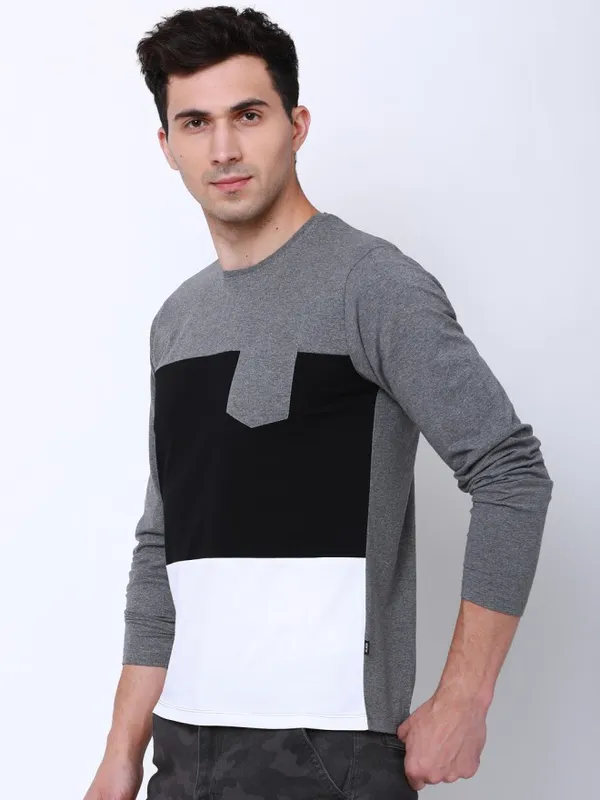  Highlander Men Grey Colourblocked Round Neck T-Shirts