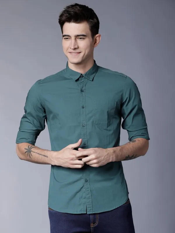  Highlander Men Teal Solid Slim Fit Casual Shirts