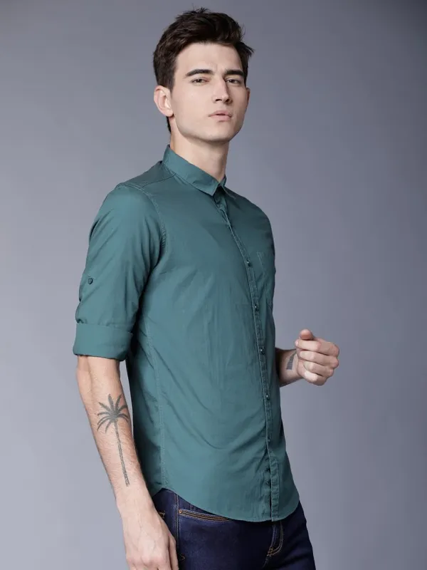  Highlander Men Teal Solid Slim Fit Casual Shirts