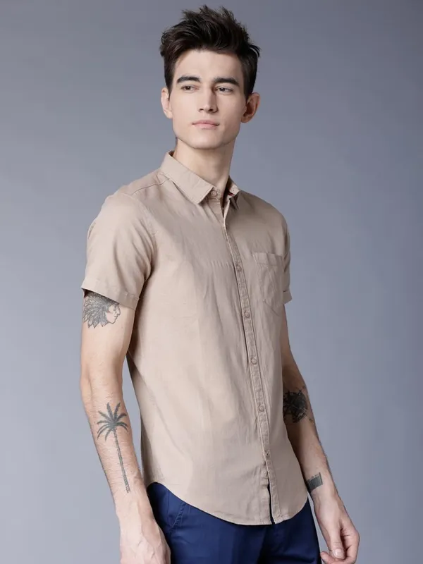  Highlander Men Beige Solid Slim Fit Casual Shirts