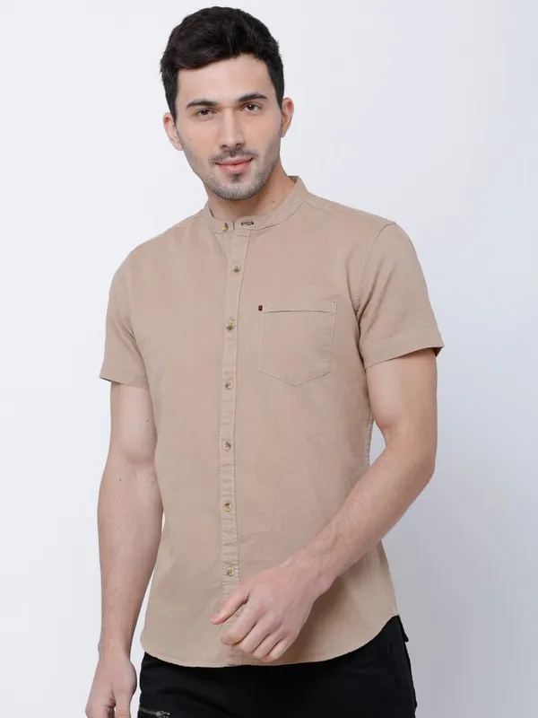  Highlander Men Beige Solid Slim Fit Casual Shirts