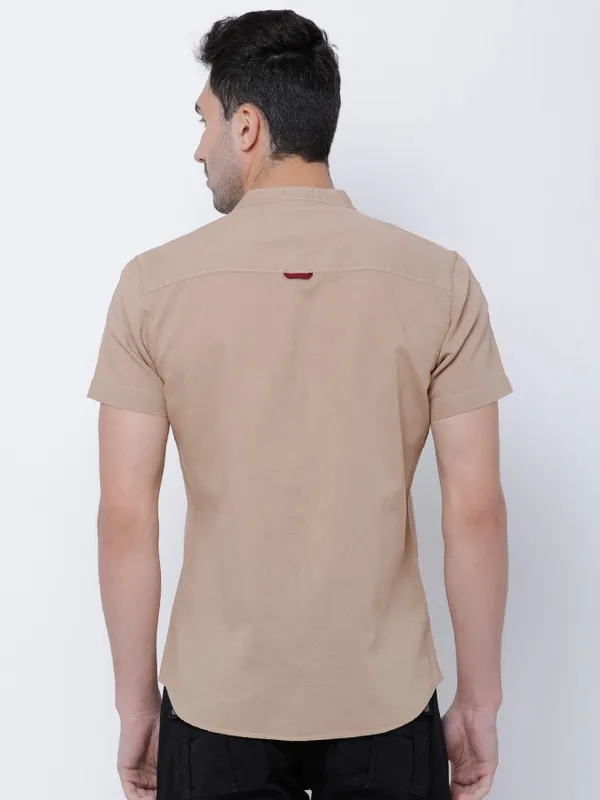  Highlander Men Beige Solid Slim Fit Casual Shirts