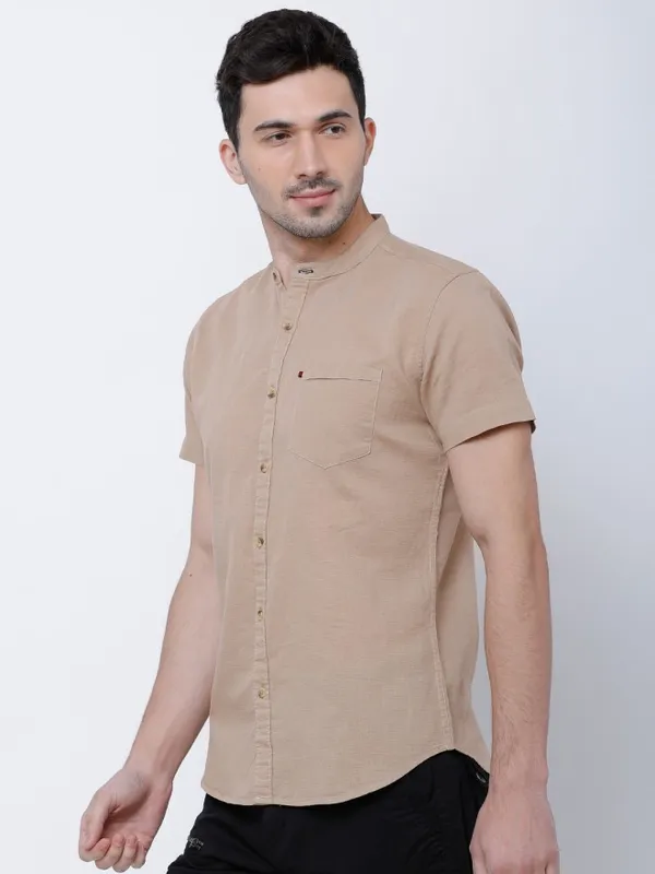  Highlander Men Beige Solid Slim Fit Casual Shirts