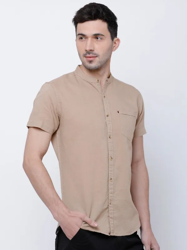  Highlander Men Beige Solid Slim Fit Casual Shirts