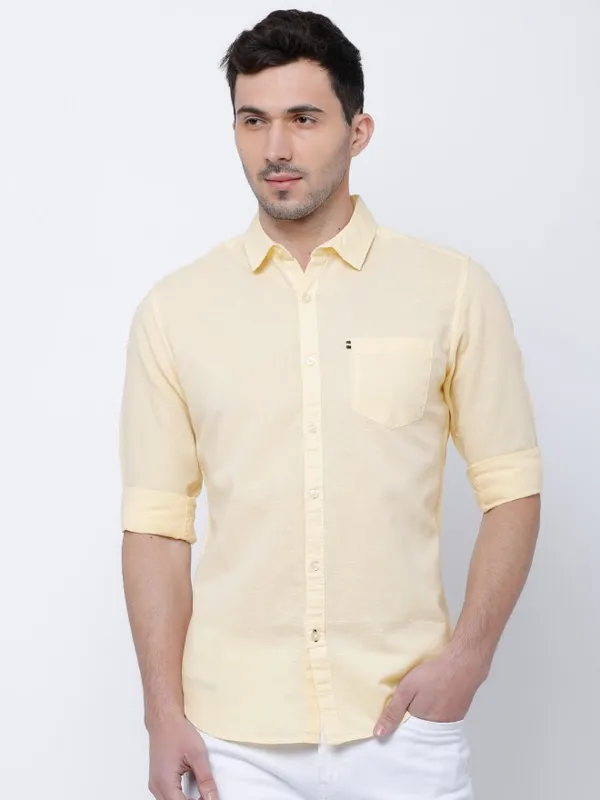  Highlander Men Yellow Solid Slim Fit Casual Shirts