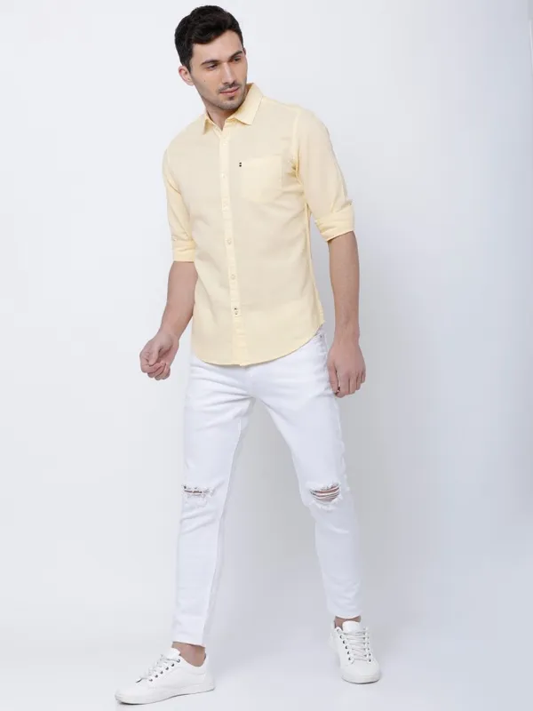  Highlander Men Yellow Solid Slim Fit Casual Shirts