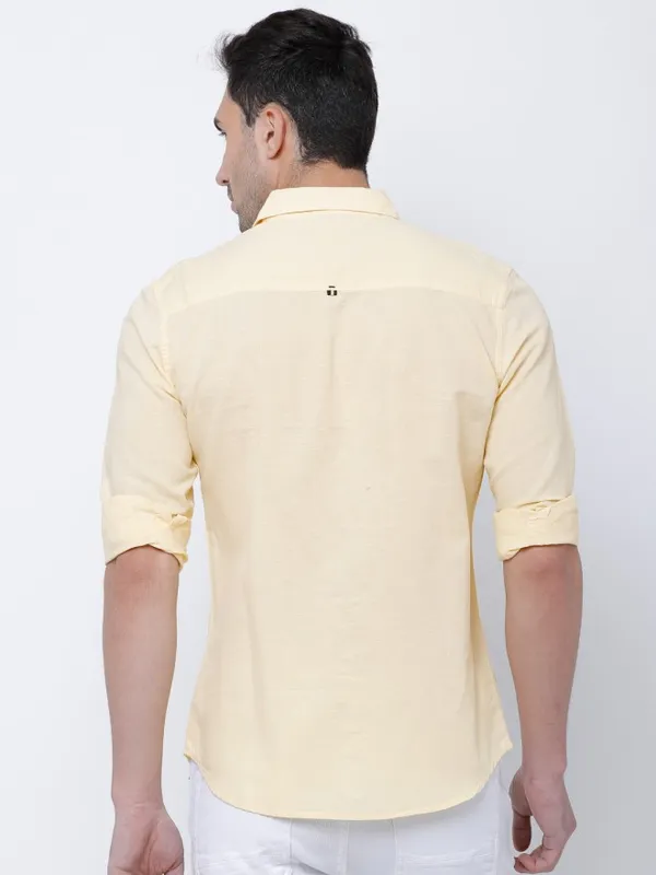  Highlander Men Yellow Solid Slim Fit Casual Shirts