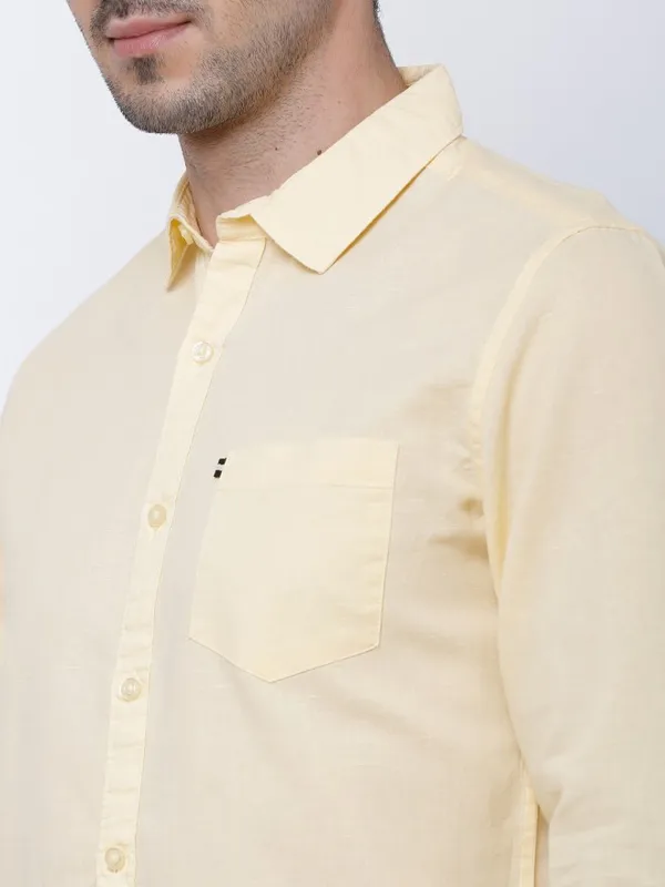  Highlander Men Yellow Solid Slim Fit Casual Shirts