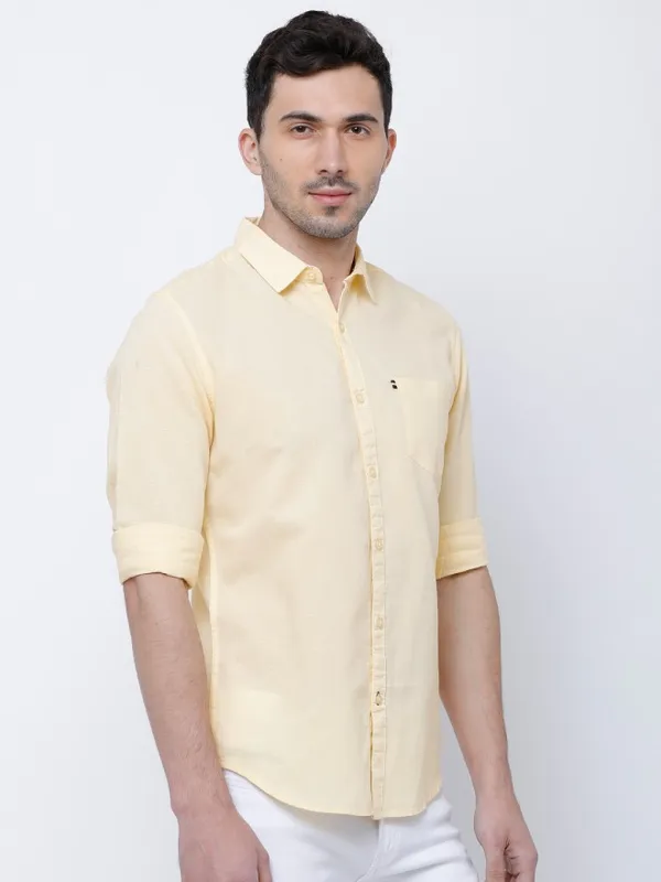  Highlander Men Yellow Solid Slim Fit Casual Shirts