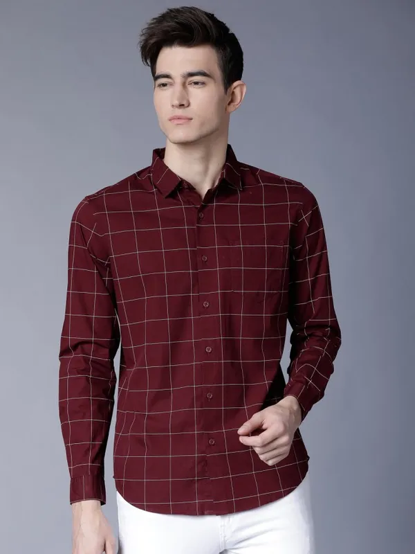  Highlander Men Maroon Checked Slim Fit Casual Shirts