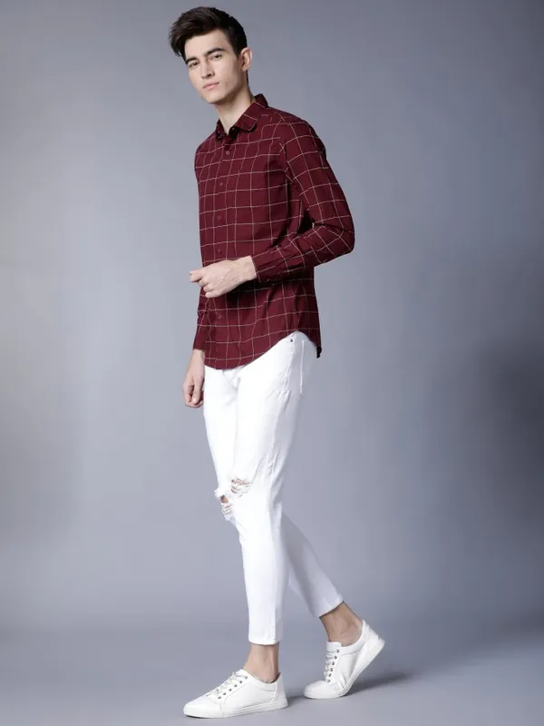  Highlander Men Maroon Checked Slim Fit Casual Shirts