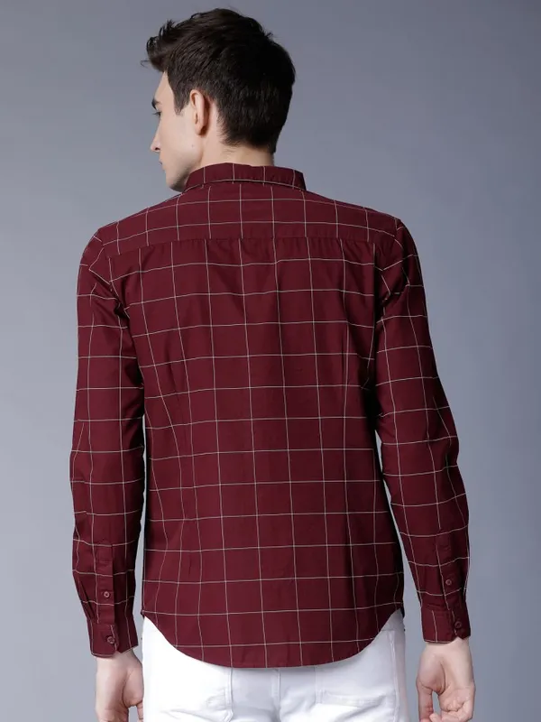  Highlander Men Maroon Checked Slim Fit Casual Shirts