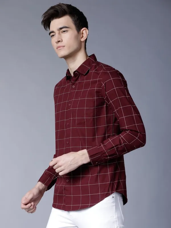  Highlander Men Maroon Checked Slim Fit Casual Shirts