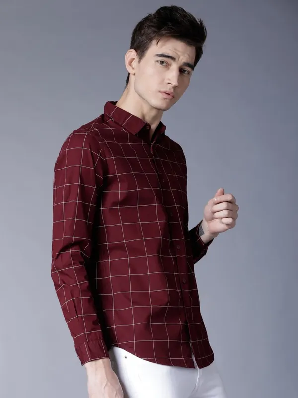  Highlander Men Maroon Checked Slim Fit Casual Shirts