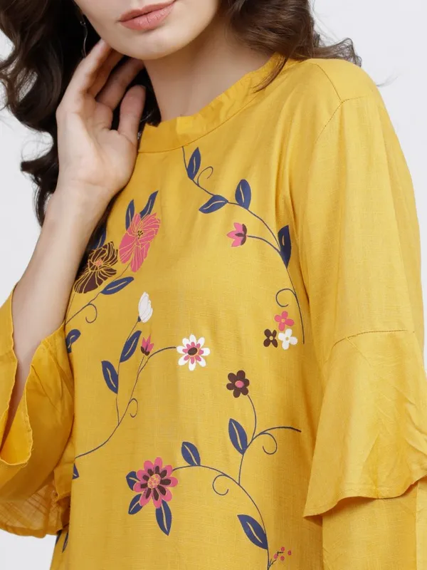  Vishudh Women Mustard Printed Straight Kurtas