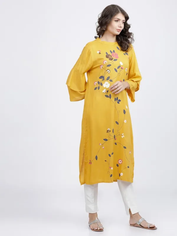  Vishudh Women Mustard Printed Straight Kurtas