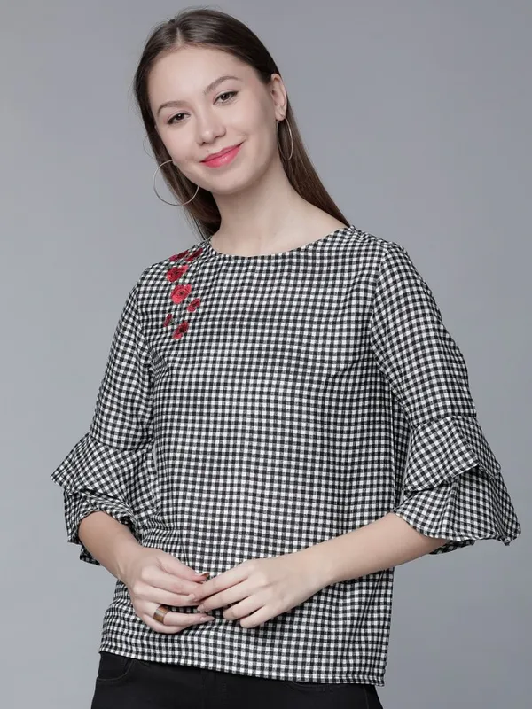  Tokyo Talkies Women Black Checked Regular Tops