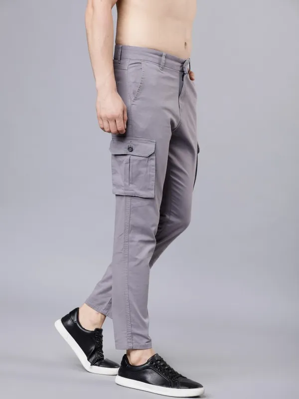  Highlander Men Grey Slim Fit Solid Casual Trousers