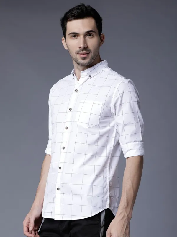  Highlander Men White Checked Slim Fit Casual Shirts