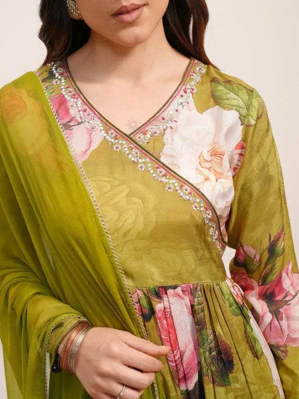  Vishudh Women Green Printed Kurta Sets