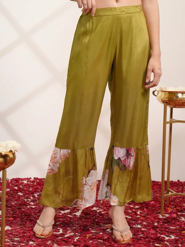  Vishudh Women Green Printed Kurta Sets