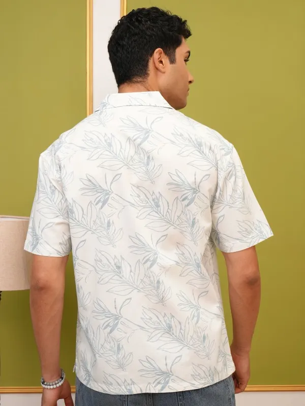 Locomotive Premium Men White Printed Oversized Fit Casual Shirt
