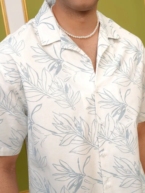 Locomotive Premium Men White Printed Oversized Fit Casual Shirt