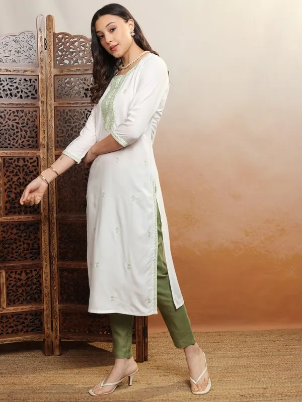 Vishudh Women White Embroidered Straight Kurta