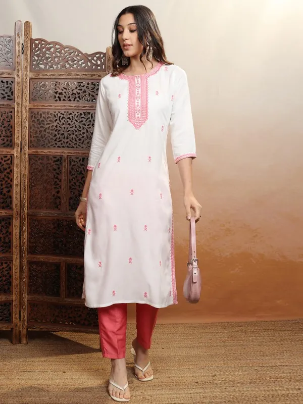 Vishudh Women White Embroidered Straight Kurta