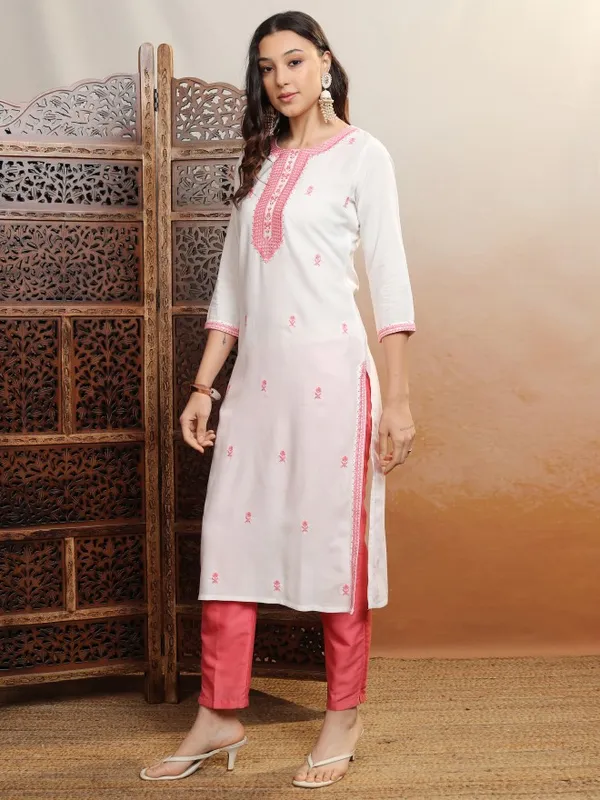 Vishudh Women White Embroidered Straight Kurta