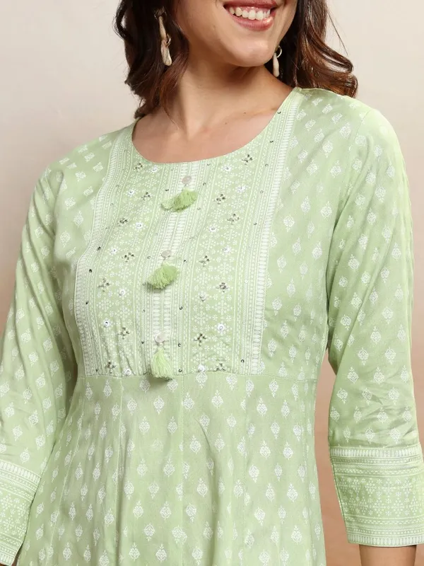 Vishudh Women Green Printed A-Line Dress