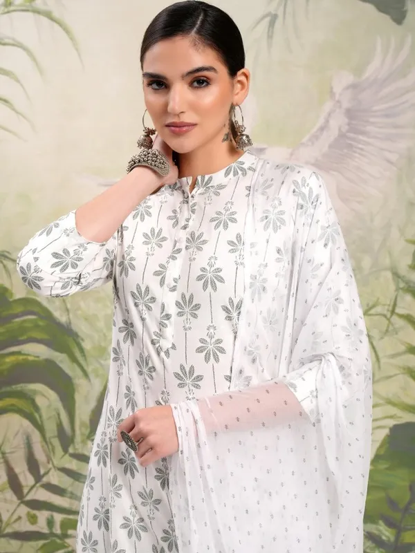 Vishudh Women Green Printed Kurta With Trousers And Dupatta