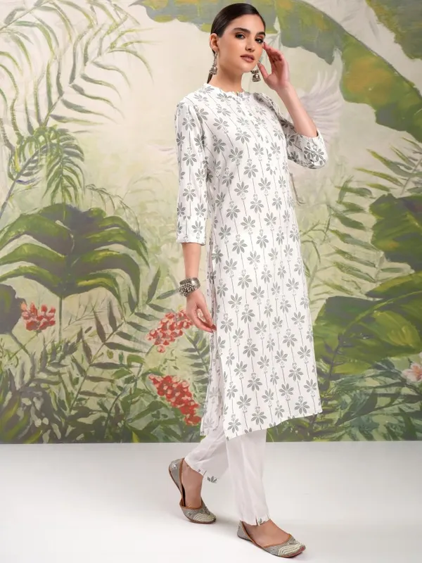 Vishudh Women Green Printed Kurta With Trousers And Dupatta